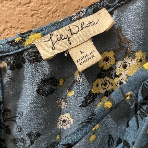 Lili White sheer shirt sleeve floral shirt. Size (Large) like new - Picture 1 of 5
